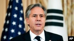 ​ລັດ​ຖະ​ມົນ​ຕີ​ການ​ຕ່າງ​ປະ​ເທດ ສະ​ຫະ​ລັດ ທ່ານ ແອນ​ໂທ​ນີ ບ​ລ​ິງ​ເຄັນ ກ່າວ​ຄຳ​ປາ​ໄສ ຢູ່​ກະ​ຊວງ​ການ​ຕ່າງ​ປະ​ເທດ, ນະ​ຄອນຫຼວງ ວໍ​ຊິງ​ຕັນ, 3 ກຸມ​ພາ 2023.