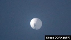 目前在美國上空飛行的一個中國間諜熱氣球