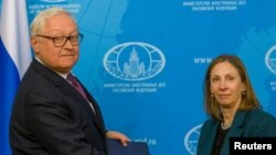 Сергей Рябков и Линн Трейси в Москве, Россия, 30 января 2023 года.