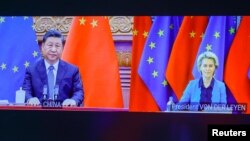 中國國家主席習近平和歐盟委員會主席馮德萊恩在比利時布魯塞爾的歐洲理事會大樓舉行了歐盟中國峰會（2022年4月1日）。