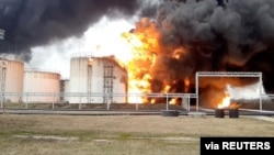 俄羅斯邊境城市別爾哥羅德的儲油庫4月1日遭烏軍空襲。照片來自俄羅斯緊急情況調查部，由路透社提供。