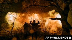 乌克兰军队向顿涅茨克地区巴赫穆特附近的俄罗斯阵地实施炮击（2022年11月20日）