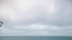 美國導彈驅逐艦“鍾雲號”通過台灣海峽