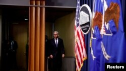 美國司法部長加蘭德在聯邦司法部出席記者會(2022年11月18日）