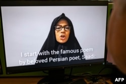 11月27日，伊朗最高領導人哈梅內伊的外甥女莫拉德哈尼（Farideh Moradkhani）因支持伊朗抗議活動被捕。