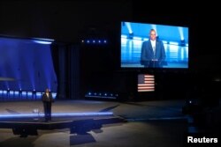 Министр обороны США Ллойд Остин представляет новый бомбардировщик B-21