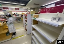 北京一家藥店已經售光感冒用藥。（2022年12月15日）