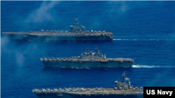 美軍兩艘航母和一艘輕型航母參與2022年“堅強盾牌”聯合軍演（美國第七艦隊2022年6月13日）