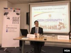 美國天主教大學政治學副教授安德魯•楊(Andrew Yeo)在東西方中心