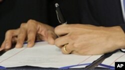 奧巴馬總統於本年3月23日簽署醫保改革法案(資料圖片)