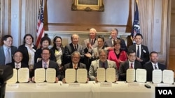 “2022年台灣農產品貿易友好訪問團”2022年9月14日在台灣駐美代表蕭美琴(左4）與台灣立委代表團見證下，在國會山一場儀式中與美國穀物業者簽署32億美元採購意向書。 （美國之音李逸華拍攝）