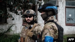 烏克蘭警察冒雨在庫普揚斯克城鎮執勤（2022年9月24日）