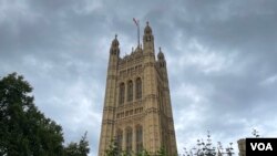 當悼念者離開西敏廳（威斯敏斯特大廳）後見到的景像。（攝影：美國之音鄭樂捷）