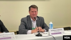 前美國國防部助理部長薛瑞福2022年9月20日在國會山參加東西方中心與台灣美國商會合作“台美夥伴緊密相連”項目啟動爐邊談話。（美國之音鍾辰芳拍攝）