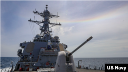 美國第七艦隊公佈“本福德”號導彈驅逐艦2022年7月19日穿越台灣海峽的照片。
