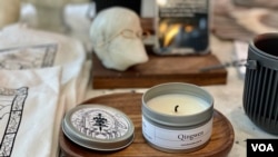 展覽特製的”清瘟”香薰蠟燭。(美國之音湯惠芸)