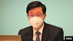 香港特首李家超表示，"3+4"抵港酒店檢疫新措施與世界接軌及中國內地通關，兩者之間沒有矛盾。(美國之音湯惠芸)