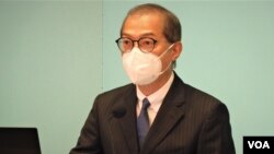 香港醫務衞生局局長盧寵茂表示，"3+4"抵港酒店隔離檢疫新安排，加快連接國際以平衡民生經濟以及防疫健康的需要。(美國之音湯惠芸)