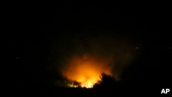 一架運載軍火的烏克蘭貨機週六晚墜毀在希臘北部卡瓦拉市（Kavala）附近.。飛機失事地點火焰沖天。