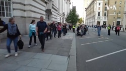 長長人龍排隊瞻仰女王靈柩