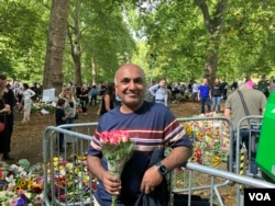 尼丁-山恩和他帶給女王的鮮花