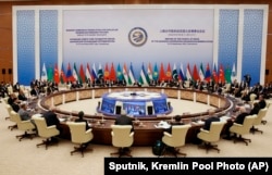 上海合作組織成員國領導人在烏茲別克斯坦撒馬爾罕出席峰會的會場。（2022年9月16日）