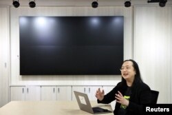 台灣數碼政務委員唐鳳在台北接受路透社採訪。(2022年9月14日)