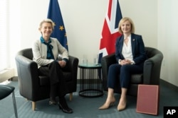 英國首相卓慧思與 歐盟委員會主席馮德萊恩在紐約聯合國總部舉行會晤。（2022年9月21日）