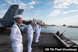 美國海軍“羅納德·里根號”核動力航空母艦抵達韓國釜山港。（2022年9月23日美國第七艦隊推特）