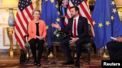 2025年2月11日，美國副總統萬斯在法國巴黎美國大使官邸與歐盟委員會主席馮德萊恩和歐盟的外交與安全政策官員舉行雙邊會議。