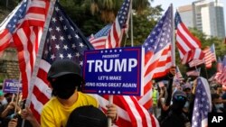 資料照片:香港民主派抗議者在美國駐香港領事館外集會。 (2019年12月1日)