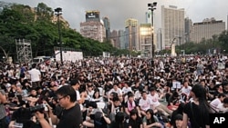 數以萬計的民眾出席六四燭光會