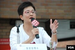 論壇主持人、立法會議員黃碧雲表示，有建制派人士向她透露2017年特首普選泛民不能「入閘」