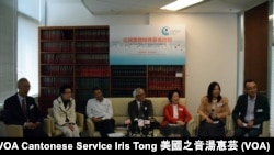 香港前政務司司長陳方安生(右三)與多位專業人士召開記者會，正式宣佈成立公民實踐培育基金