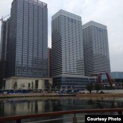 贵阳市的几座楼。活石教会在最右边那座大楼的24层。（活石教会成员提供）