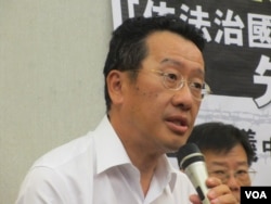 台湾声援中国人权律师网络副召集人顾立雄律师(美国之音张永泰拍摄)