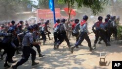 抗議者與警察發生衝突