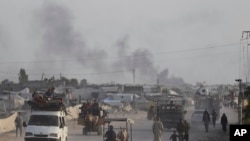 资料照片：巴勒斯坦人逃离加沙南部的拉法城。（2024年5月28日）