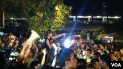 2014年8月31日香港泛民举行抗议集会,抗议者发表讲话