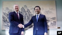 美国朝鲜问题特别代表史蒂文·比根在首尔会晤韩国外交部本岛和平交涉部部长李度勋