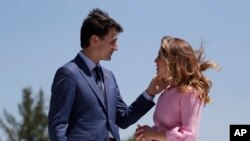 加拿大总理特鲁多和夫人索菲2018年6月8日在加拿大主办7国工业集团峰会。