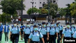 香港當局不批准7月1日民眾舉行抗議集會後出動大批警察封了維多利亞公園。（資料照：2021年7月1日）