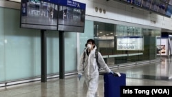 香港特首李家超宣佈9月26日起實施"0+3"新措施，全面取消機場入境旅客酒店隔離。（美國之音湯惠芸）