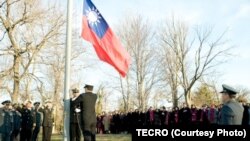 台灣駐美代表處1月1日在華盛頓雙橡園舉行元旦升旗儀式。 （照片由駐美國台北經濟文化代表處提供）