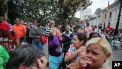 支持者吊唁委内瑞拉已故总统查韦斯