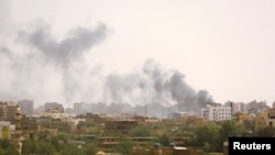 蘇丹首都喀土穆繼續爆發戰鬥。 （2023年4月17日）