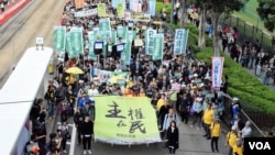香港民間人權陣線發起元旦遊行，大會表示超過9千人參與。(美國之音湯惠芸攝）