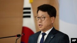 韩国统一部发言人吕尚基（Yoh Sang-key）在韩国首尔政府大楼的简报会上发表讲话。（2020年6月10日）