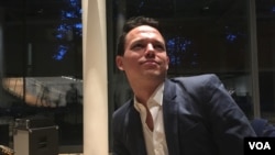 爵士低音大提琴手Paul Sikivie。 （美國之音燕青拍攝）