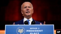 美國當選總統拜登在威爾明頓的女王劇院發表講話。（2020年11月25日）